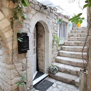 Phaedra Apartment
