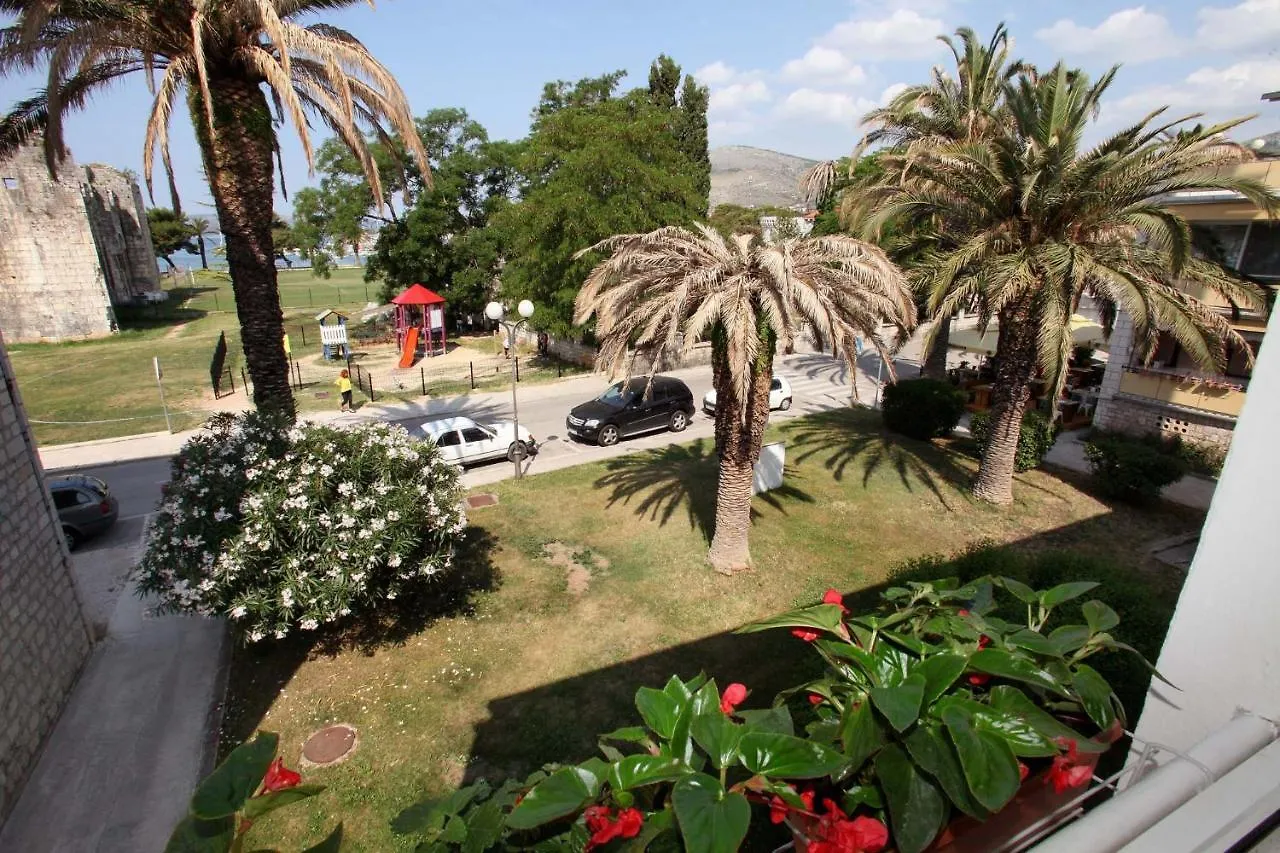 Apartment Ana Trogir 0*,